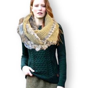 Oli Montreal Rex Rabbit Fur Trim Mobious Cable Knit Scarf